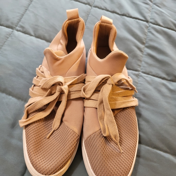 Steve Madden Shoes - Steve Madden Lancer fabric blush sneaker, women's 8 1/2  #1032